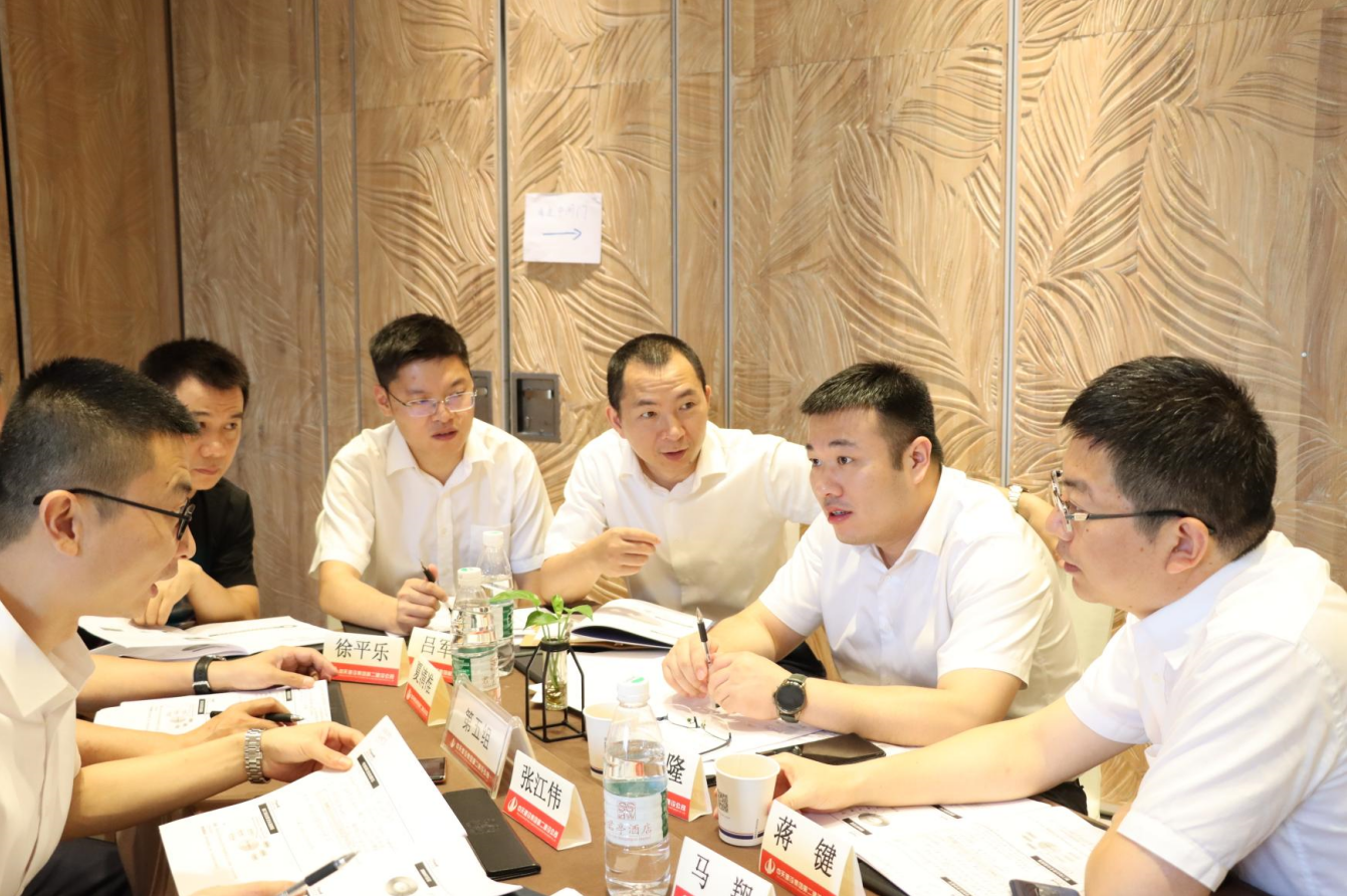 2021年6月25日-26日，BJL平台二建组织开展了2021年中高层主管执行力培训。本次培训特邀清华、北大、上海交大总裁班讲师，中国企业家协会特聘高级讲师许晋老师进行授课。